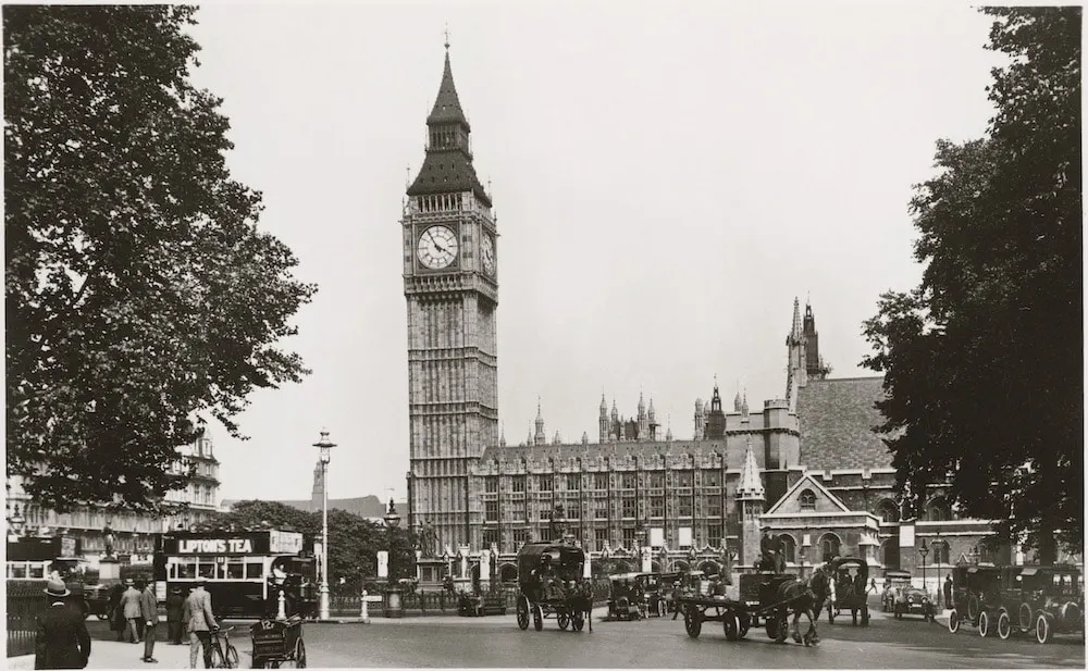 Chambres du Parlement et Big Ben dans le Londres des années 1920