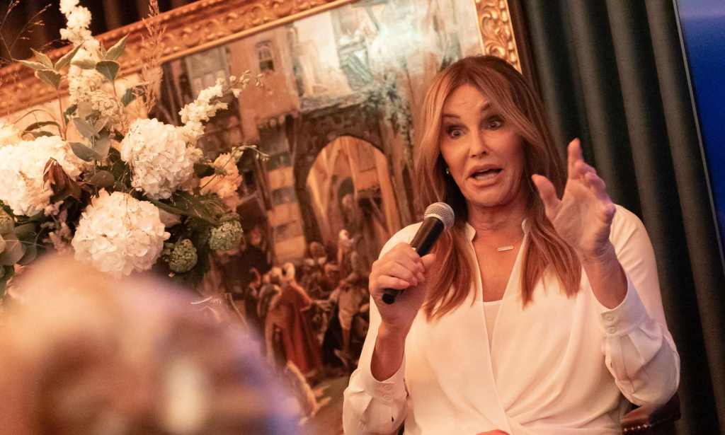 Caitlyn Jenner assiste à un événement In Conversation with... Drinks pour célébrer la sortie du documentaire Sky House of Kardashian