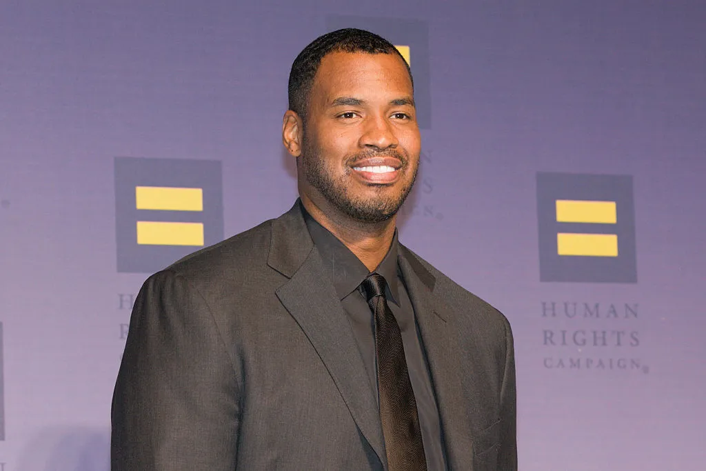 L'ancien joueur de la NBA Jason Collins participe au 19e dîner national annuel du HRC au Walter E. Washington Convention Center le 3 octobre 2015 à Washington, DC.