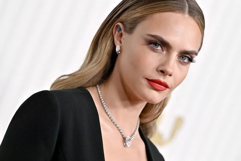 Cara Delevingne participe à la 29e édition des Screen Actors Guild Awards au Fairmont Century Plaza le 26 février 2023 à Los Angeles, en Californie.