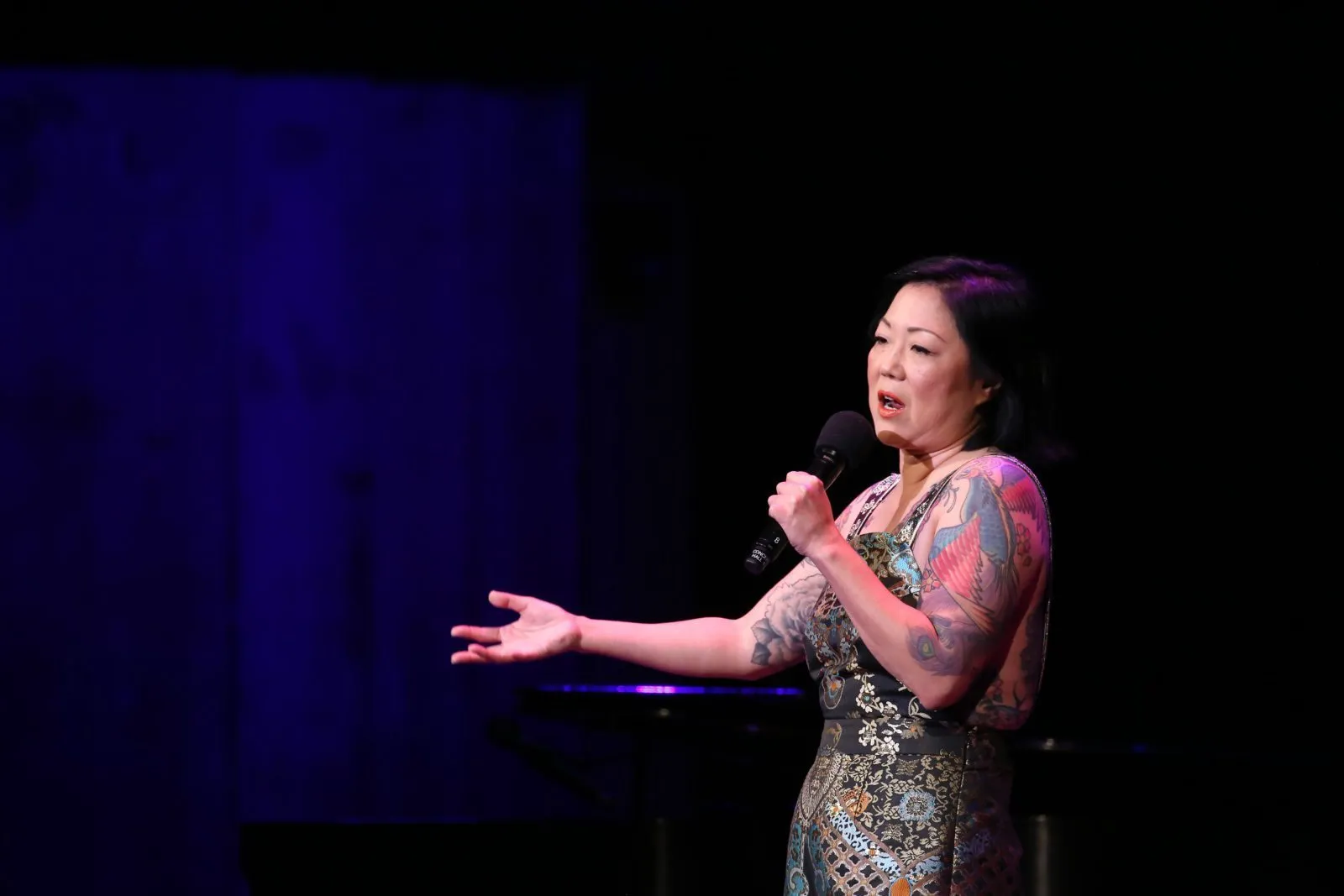 WASHINGTON, DC - 05 JUIN : Margaret Cho se produit sur scène lors de l'événement National Night of Laughter and Song organisé par la Fondation David Lynch au John F. Kennedy Center for the Performing Arts le 5 juin 2017 à Washington, DC. (Photo de Tasos Katopodis/Getty Images pour la Fondation David Lynch)