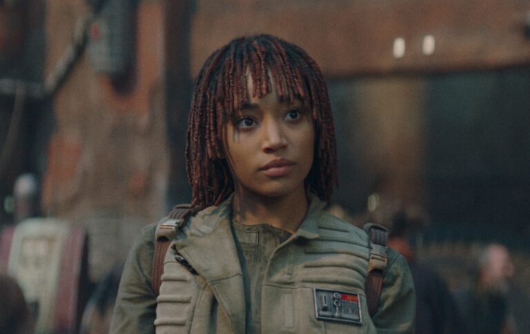 Pourquoi les fans de la série annulée Star Wars, The Acolyte, pensent qu'elle pourrait faire son retour Amandla Stenberg as Osha in The Acolyte.
