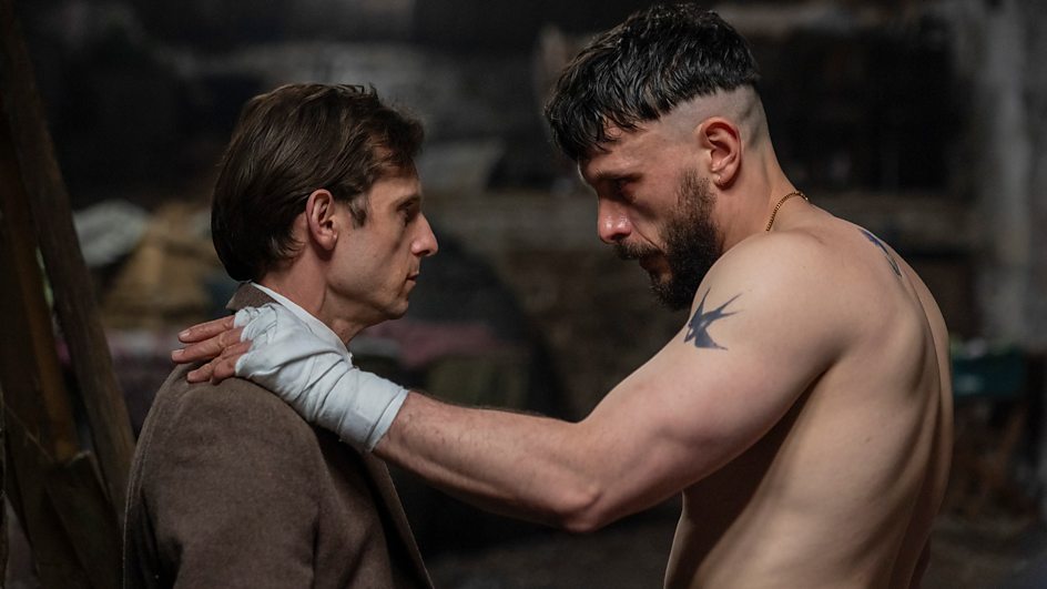 Niall de Jamie Bell et Richard Gadd dans le rôle de Ruben dans Half Man.