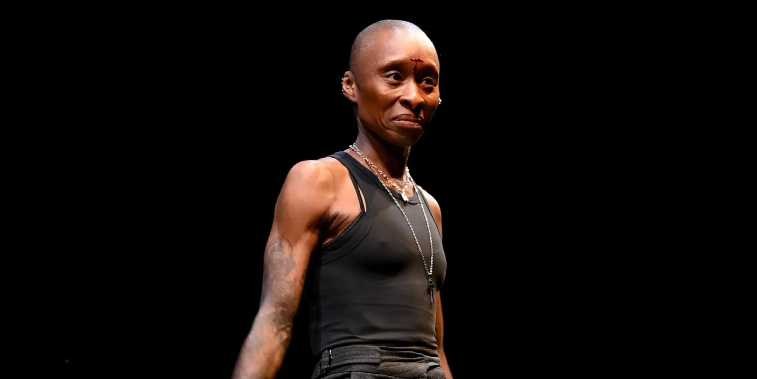 Cynthia Erivo arrête le one-woman show Dracula après avoir surpris un fan en train de la filmer Cynthia Erivo in