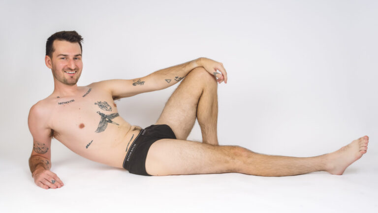 Cette émission de télé-réalité NSFW sur le plaisir personnel est de retour et plus sauvage que jamais Logo