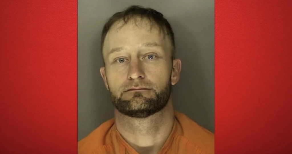 Il aurait attaqué une discothèque LGBTQ+. Maintenant, il fait face à la musique. Il aurait attaqué une discothèque LGBTQ+. Maintenant, il fait face à la musique.