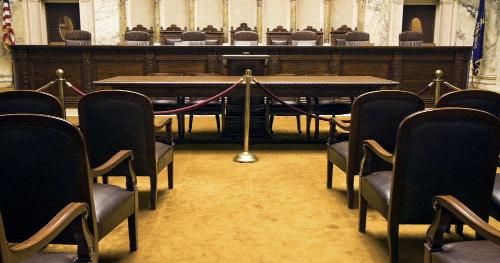 Ils ont publié des images de couples de même sexe s'embrassant. Ils risquent désormais une peine de prison. Ils ont publié des images de couples de même sexe s'embrassant. Ils risquent désormais une peine de prison.