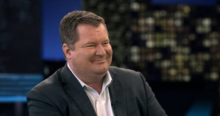 L'influenceur MAGA dit qu'il préfère que Trump menace de crimes de guerre plutôt que d'honorer les personnes trans L'influenceur MAGA dit qu'il préfère que Trump menace de crimes de guerre plutôt que d'honorer les personnes trans