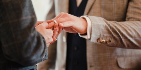 L’Église du Pays de Galles rend permanentes les bénédictions du mariage homosexuel après un vote écrasant