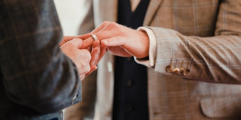 L’Église du Pays de Galles rend permanentes les bénédictions du mariage homosexuel après un vote écrasant L’Église du Pays de Galles rend permanentes les bénédictions du mariage homosexuel après un vote écrasant