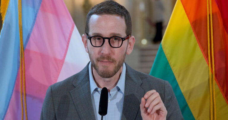 La Cour suprême s’est prononcée contre l’interdiction des thérapies de conversion. Ce Dem a un plan pour contourner ce problème. La Cour suprême s’est prononcée contre l’interdiction des thérapies de conversion. Ce Dem a un plan pour contourner ce problème.