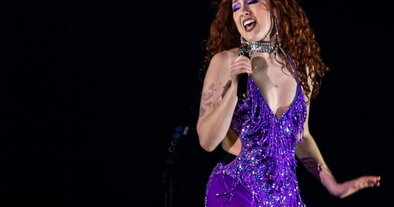 La star du football admet qu'il s'était trompé à propos de l'incident de l'hôtel Chappell Roan et les gens sont furieux contre lui La star du football admet qu'il s'était trompé à propos de l'incident de l'hôtel Chappell Roan et les gens sont furieux contre lui