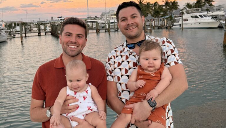 Les nominés Webby DadsTimesTwo redéfinissent la parentalité LGBTQ+ en ligne (exclusif) Logo