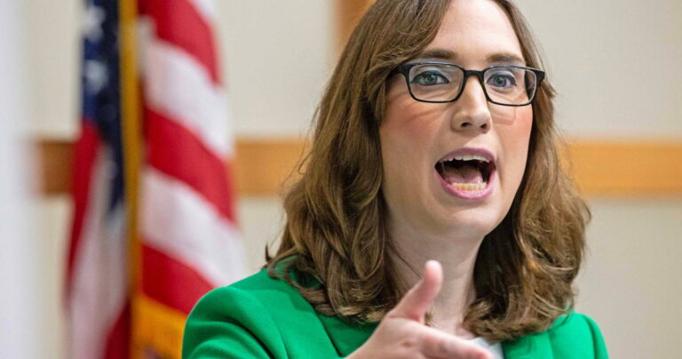 Nancy Mace a défendu les menaces de génocide en évoquant les personnes trans. Sarah McBride a abattu ses propos. Nancy Mace a défendu les menaces de génocide en évoquant les personnes trans. Sarah McBride a abattu ses propos.