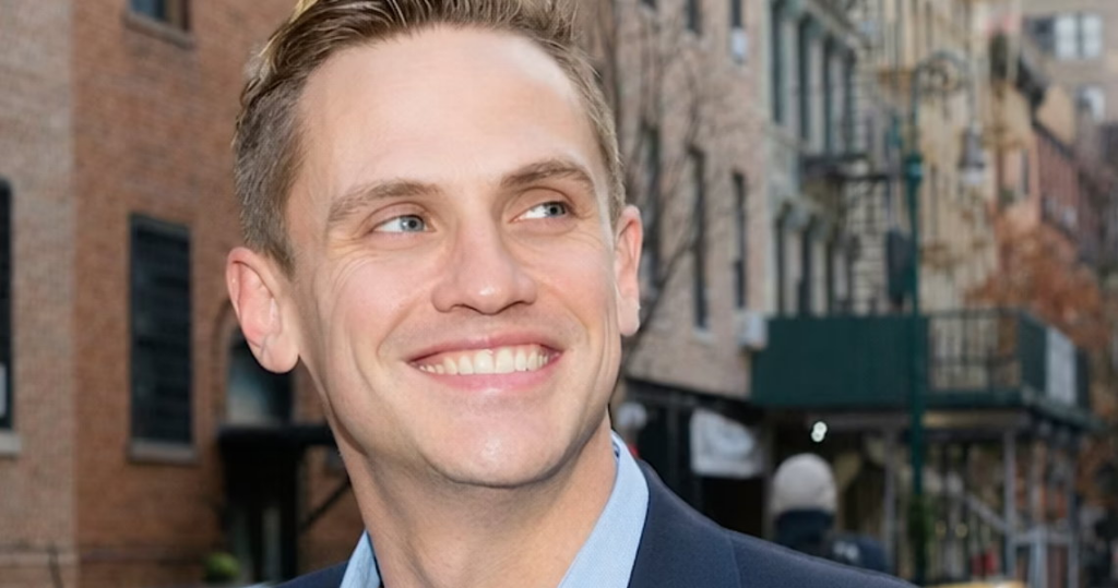 Un candidat gay bat l'allié socialiste du maire dans la course pour représenter le quartier gay de Manhattan Un candidat gay bat l'allié socialiste du maire dans la course pour représenter le quartier gay de Manhattan