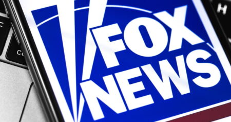 Un sondage choquant de Fox News montre que les électeurs font confiance aux démocrates plutôt qu'au GOP sur les questions trans