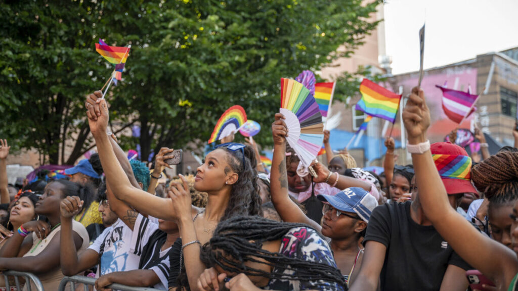 12 destinations de fierté LGBTQ+ qui rendent les projets de voyage pour 2026 bien plus intéressants Logo