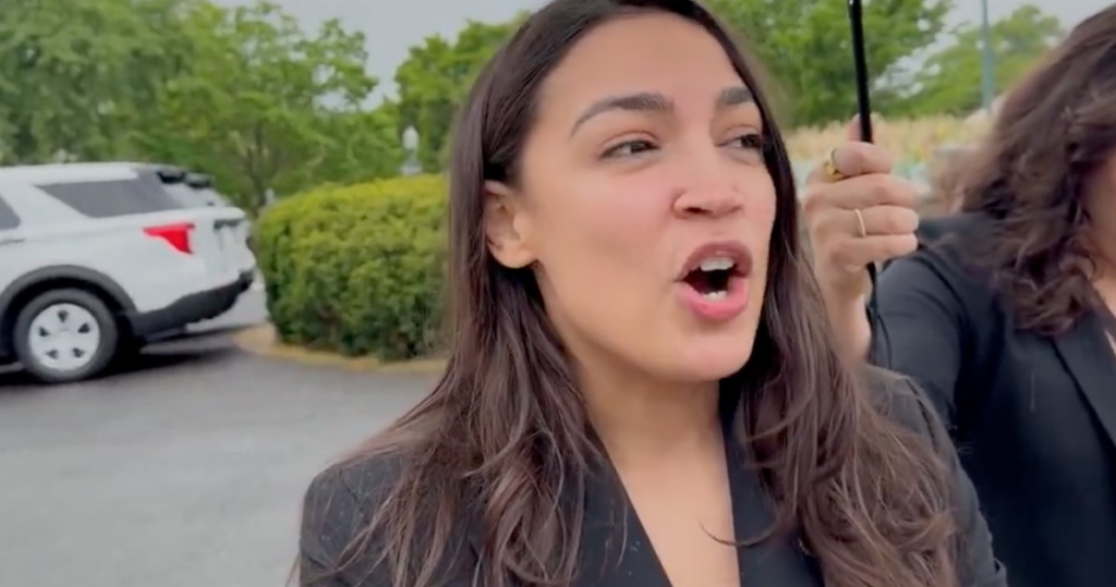 AOC a déclaré que nous avions peut-être déjà eu un président gay. Les Républicains disent que c'était Obama. AOC a déclaré que nous avions peut-être déjà eu un président gay. Les Républicains disent que c'était Obama.