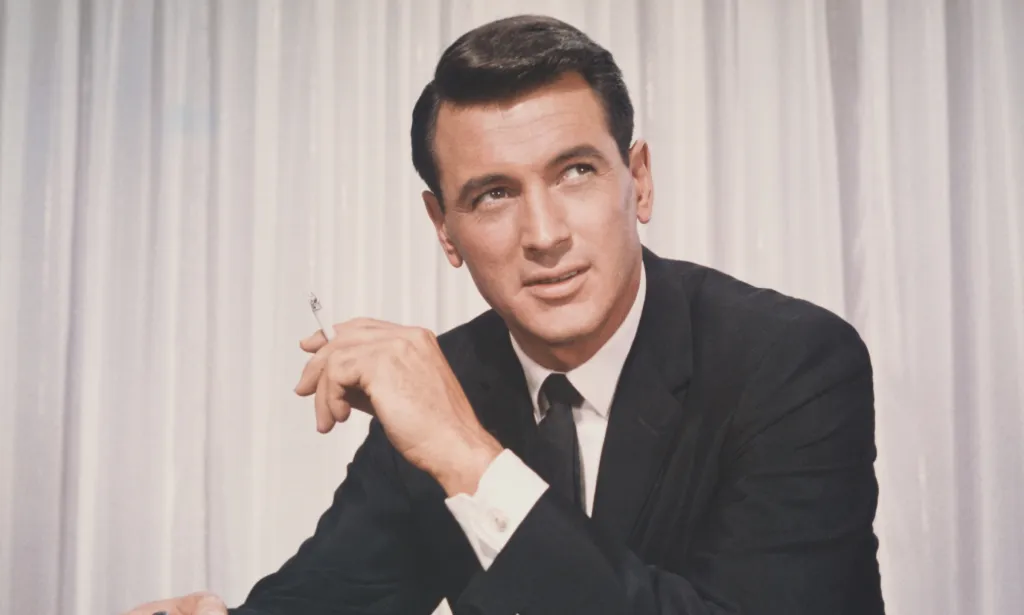 Rock Hudson, réalisateur de documentaires, raconte sa vie d'homosexuel à Hollywood.