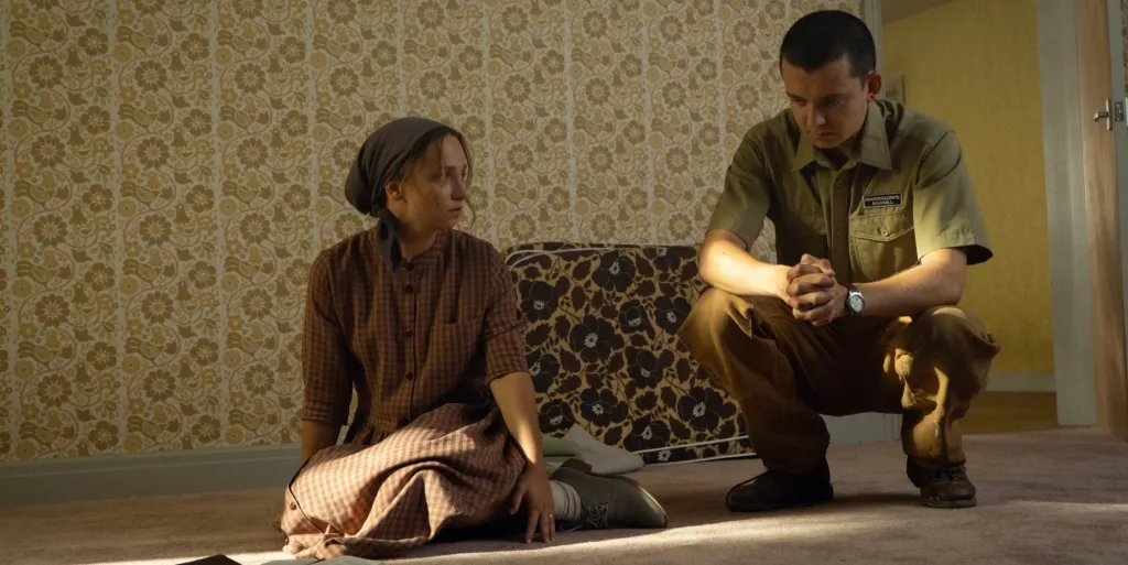 Molly Windsor et Asa Butterfield dans