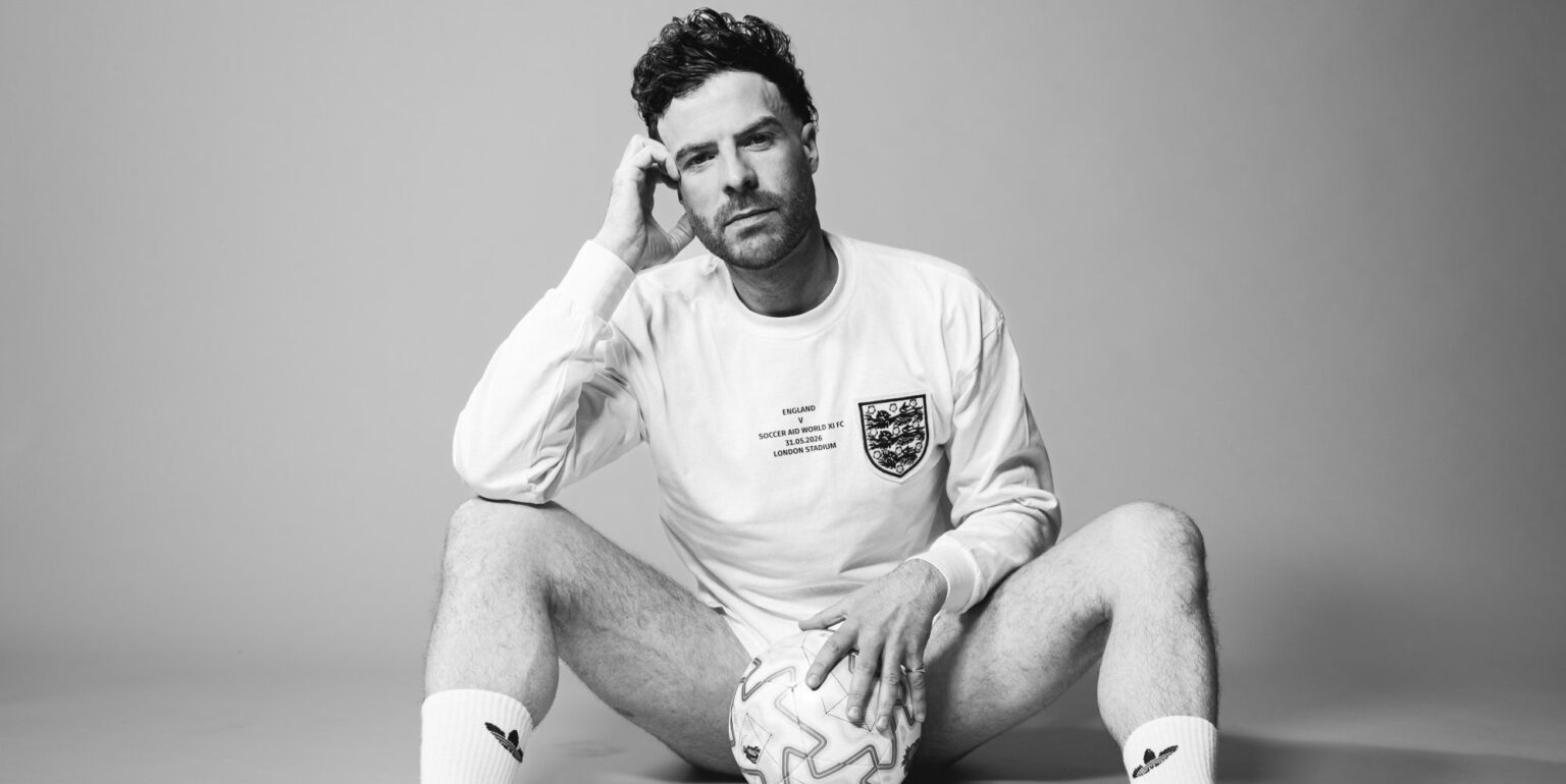 Jordan North sort ses couilles dans des tirs sensuels avant Soccer Aid Jordan North Soccer Aid