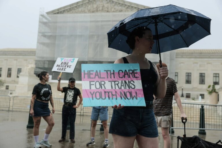 Les jeunes trans à qui on refuse un traitement hormonal sont presque deux fois plus susceptibles de tenter de se suicider, selon une enquête Les jeunes trans à qui on refuse un traitement hormonal sont presque deux fois plus susceptibles de tenter de se suicider, selon une enquête