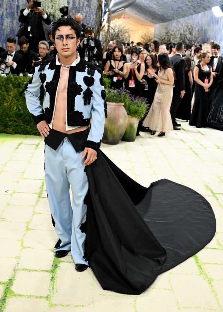 Hudson Williams portait Balenciaga au Met Gala 2026
