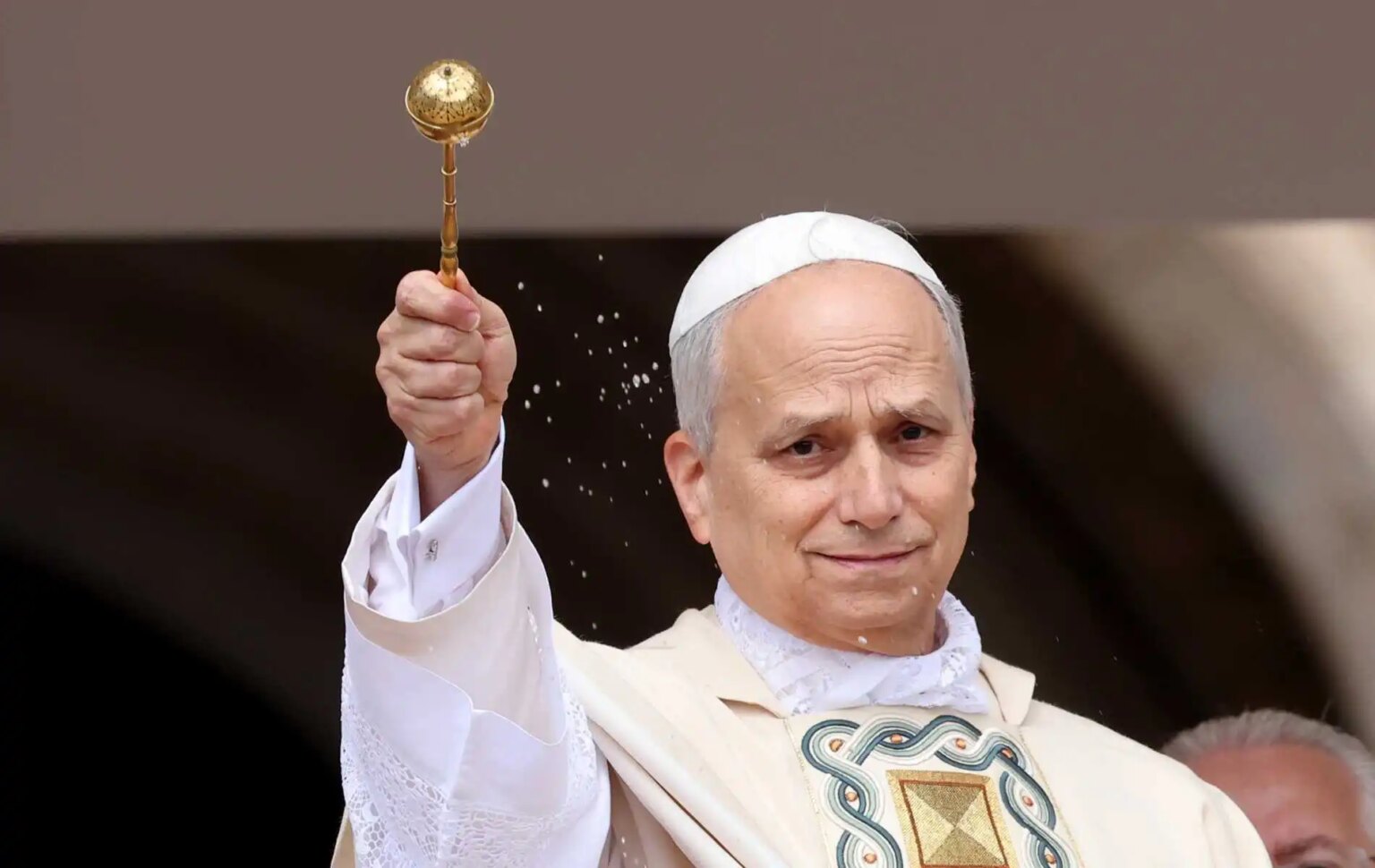 Un nouveau rapport du Vatican met en lumière les « profondes souffrances » de nombreux catholiques LGBTQ+ Pope Leo XIV made clear his views on gay marriage (Franco Origlia/Getty Images)
