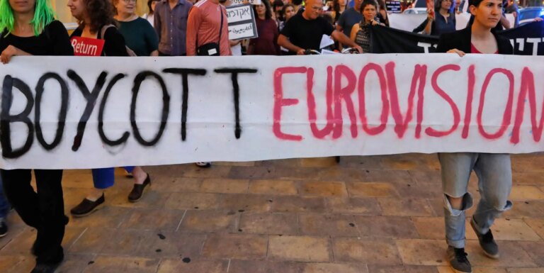 Tous les pays boycotteront le concours Eurovision de la chanson en 2026 A past protest against Eurovision