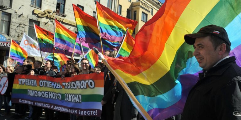 Un médecin russe ressuscite le diagnostic démystifié du « trouble du spectre transgenre » lors d’un congrès LGBTQ+ rights activists in Russia