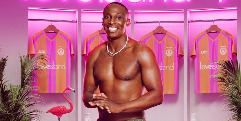 Les fans de Love Island s'accusent mutuellement d'« homophobie » alors que la star du West End rejoint le casting Love Island star Ope