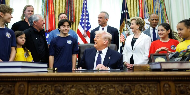 Donald Trump interroge un enfant sur le dynamophile trans dans un autre discours inapproprié Donald Trump interroge un enfant sur le dynamophile trans dans un autre discours inapproprié