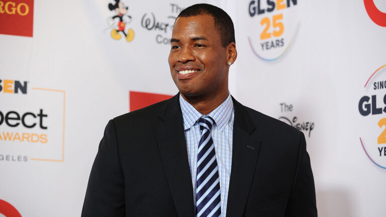 Jason Collins, le premier joueur actif ouvertement gay de la NBA, décède à 47 ans Caitlynn McDaniel