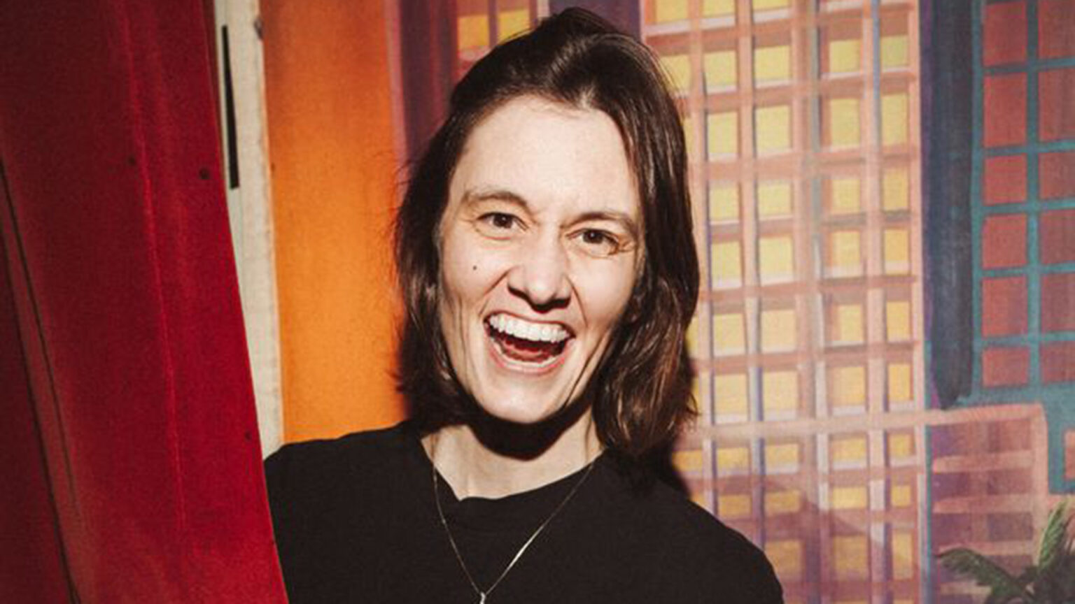 La « lesbienne Jim Carrey » préférée d'Internet vient de sortir son premier stand-up spécial (exclusif) Logo