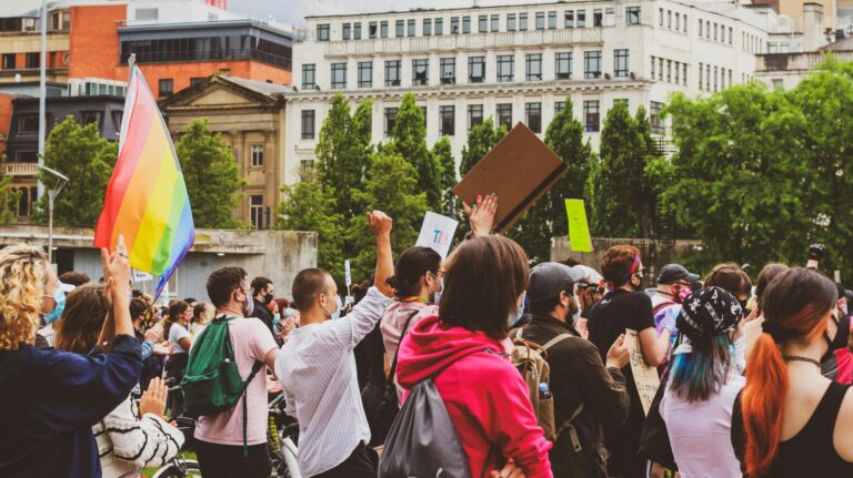 Le Colorado vient d'adopter une nouvelle loi sur la thérapie de conversion LGBTQ+ après une contestation devant la Cour suprême Logo
