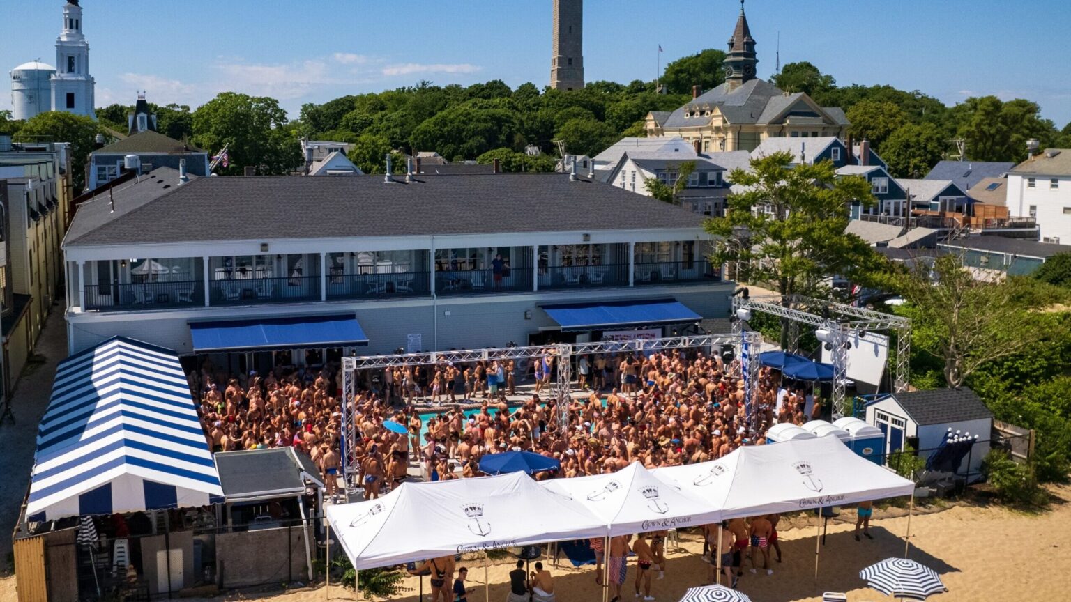 Le retour estival sauvage de Crown & Anchor ramène les soirées sous-vêtements et le brunch à P-Town Logo