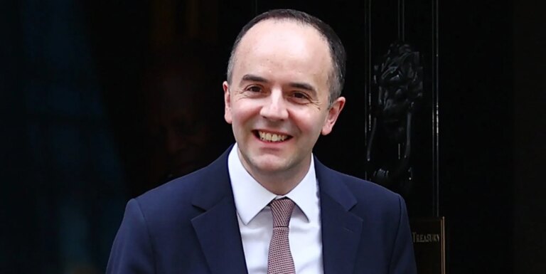 Les organisations de jeunesse transgenres exhortent le nouveau secrétaire à la Santé, James Murray, à annuler les restrictions de soins du NHS James Murray
