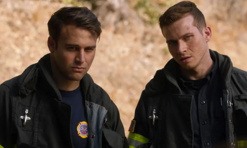 Edmond "Eddie" Diaz (Ryan Guzman) et Evan "Mâle" Buckley (Oliver Stark) au 9-1-1. (Renard)