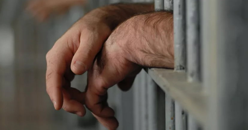 Un homme accusé du meurtre rituel d’un colocataire gay risque la vie derrière les barreaux Un homme accusé du meurtre rituel d’un colocataire gay risque la vie derrière les barreaux