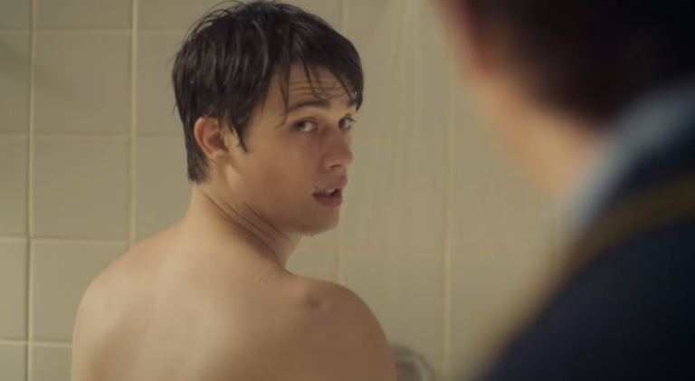 Tous les rôles gays joués par Nicholas Galitzine, la star des Maîtres de l'Univers Nicholas Galitzine as closeted gay rugby player Conor Masters in 2016 film Handsome Devil