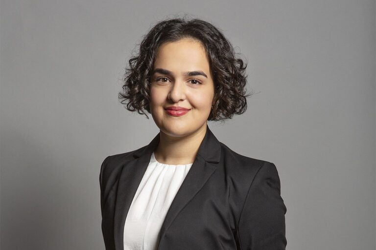 Plus de 100 députés signent une offre pour désapprouver le code des espaces non mixtes de l'EHRC Labour MP Nadia Whittome backed the Labour Campaign for Trans Rights