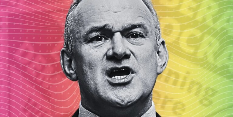 Ed Davey critiqué par son frère sur LinkedIn pour la contestation des droits trans des Lib Dem à l'orientation non mixte An edited picture of Ed Davey.
