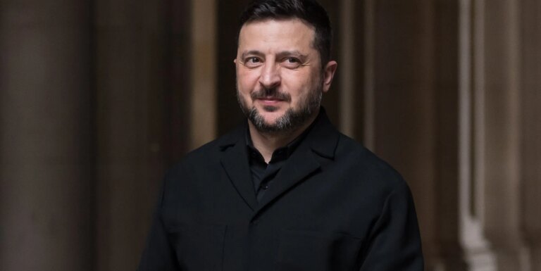« Nous sommes des gens modernes » : Zelensky appelle à un débat ouvert sur les droits LGBTQ+ en Ukraine LONDON, UNITED KINGDOM - JUNE 07, 2026: President of Ukraine Volodymyr Zelenskyy arrives in Downing Street ahead of a meeting of European allies to discuss ongoing support for Ukraine hosted by Britis