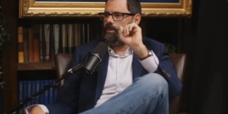 Un pasteur nationaliste chrétien déclare que « les enseignantes rendent les garçons gays » dans une diffusion en direct de Right Response Un pasteur nationaliste chrétien déclare que « les enseignantes rendent les garçons gays » dans une diffusion en direct de Right Response
