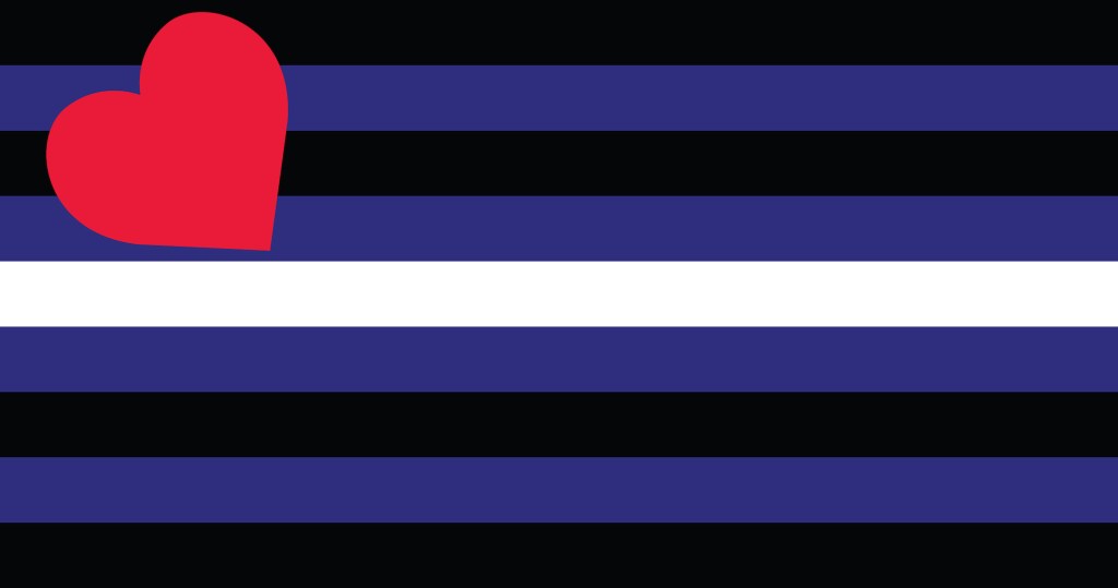 Les couleurs du drapeau de la fierté en cuir : noir, bleu et blanc avec un cœur rouge dans le coin supérieur gauche