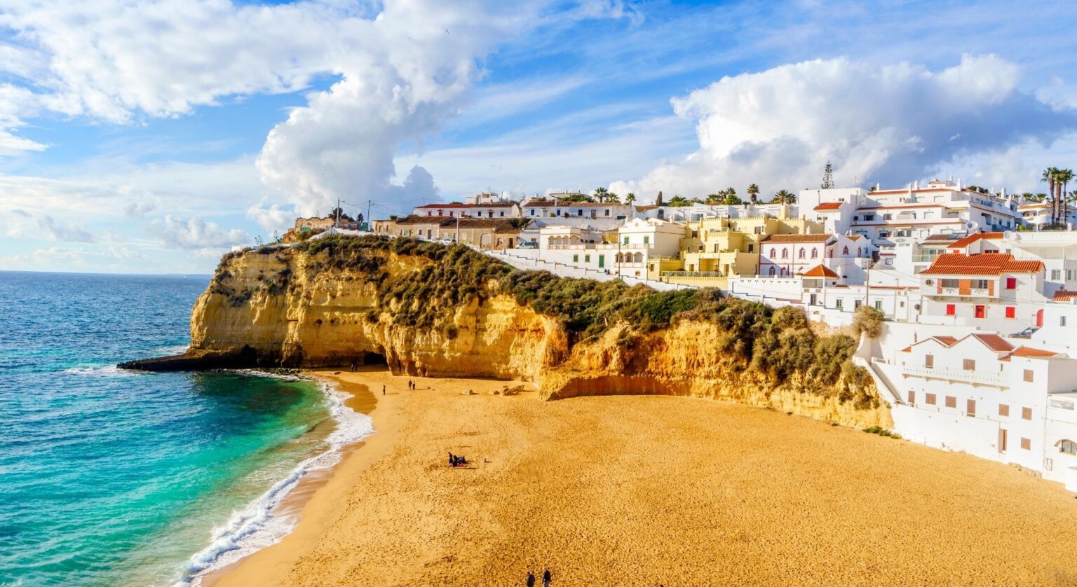 Cette petite ville du nord du Portugal vient d’être classée parmi les dix destinations les plus gay-friendly d’Europe et les prix y sont moitié moins élevés qu’à Berlin