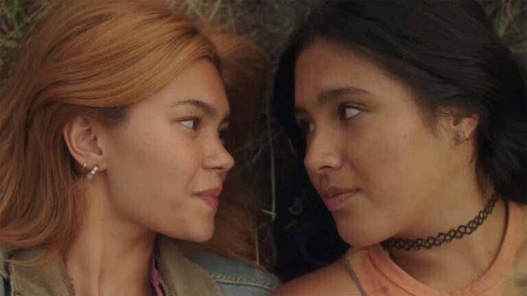 Hayley Kiyoko sur la création de la représentation saphique qu'elle n'a jamais eue avec « Girls Like Girls » : « Je n'avais personne à qui parler de mes béguins » (Exclusif) Logo