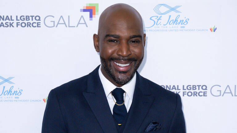 Karamo Brown partage de nouveaux détails sur les tensions des Fab Five et ignore la presse « Queer Eye » Logo