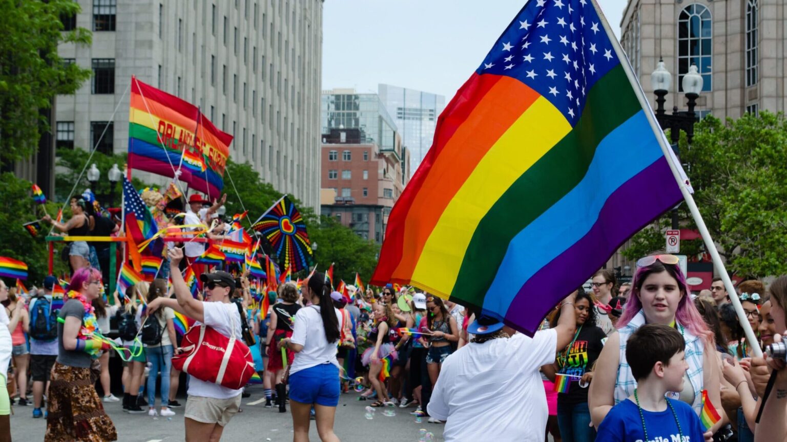L'indignation des conservateurs n'a pas arrêté l'événement « Trans Period Pride » à Boston, il vient de trouver un nouveau foyer Logo