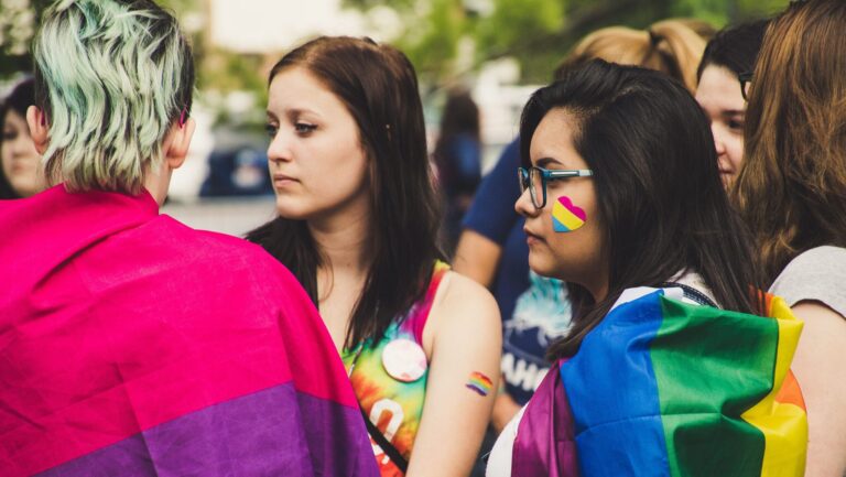 L'une des ressources de crise les plus importantes pour les jeunes LGBTQ+ pourrait revenir Logo